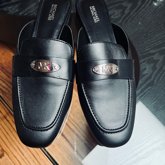 MK beautiful black flats/ loafers. Brand new!! Size 8 - Picture 4 of 7